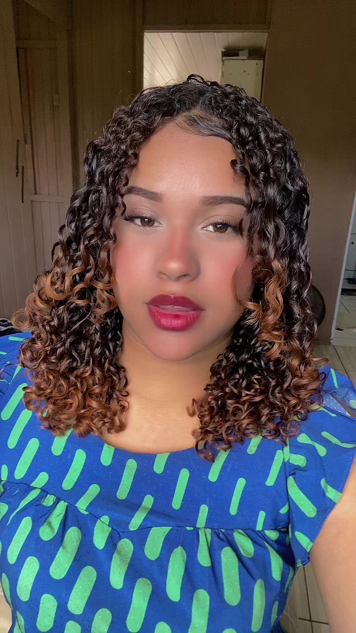 @carolainevitoria