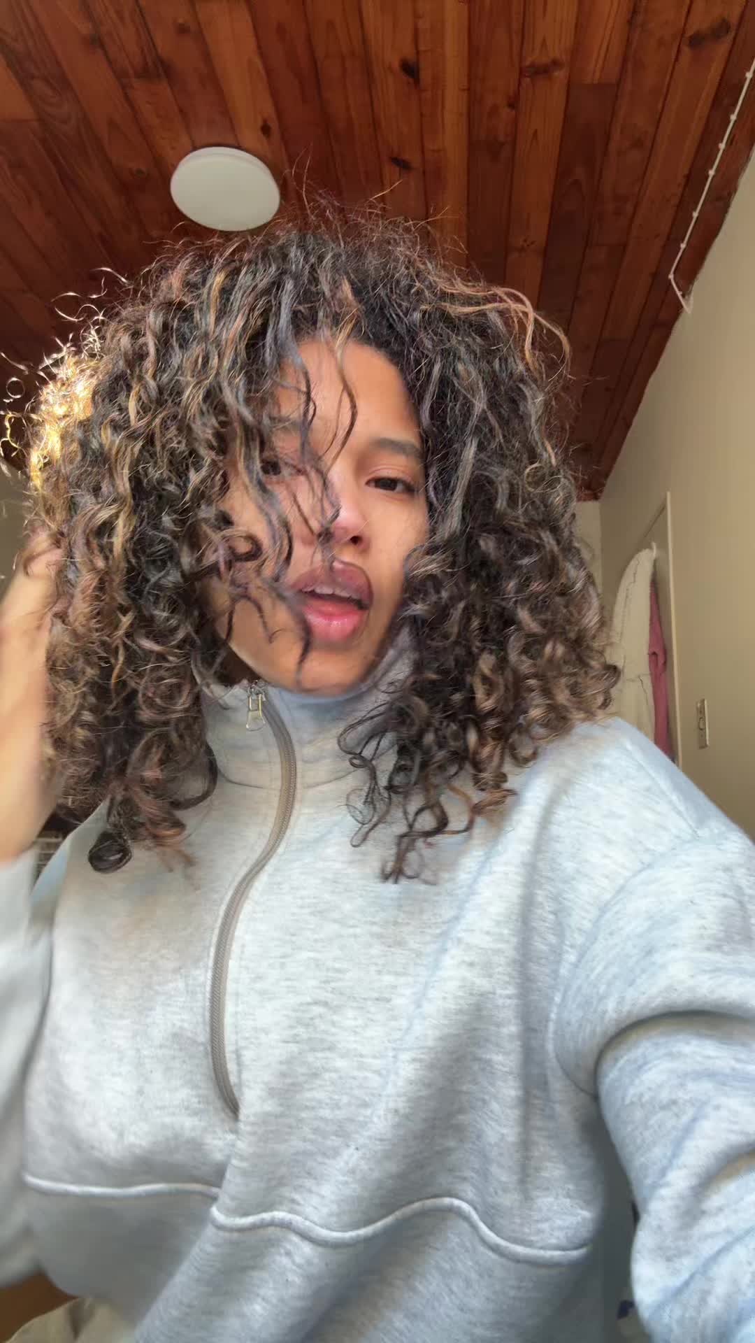 @momofebs