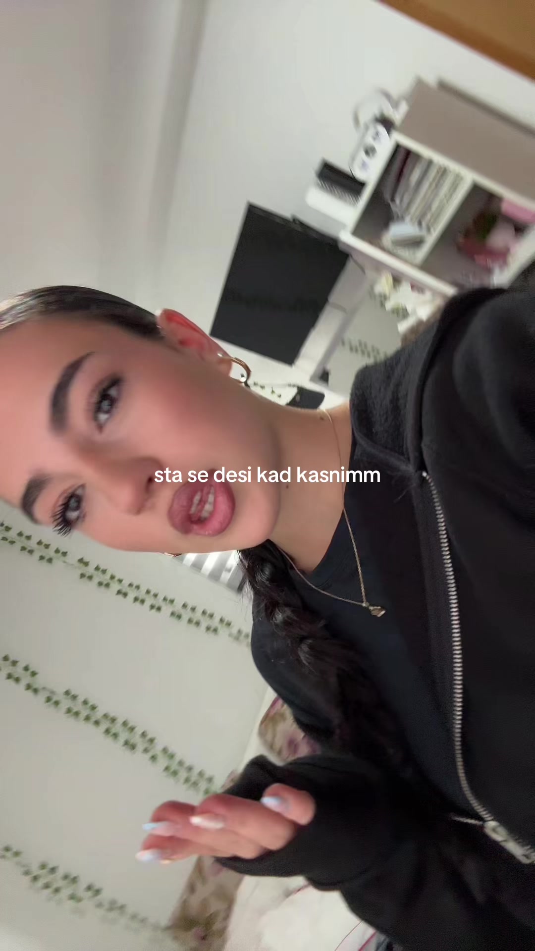 @LaraBarisic