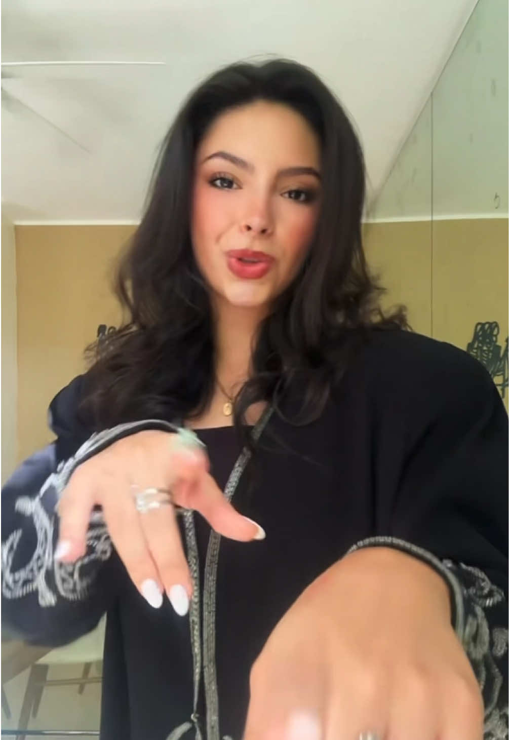 @Cris De Le&oacute;n