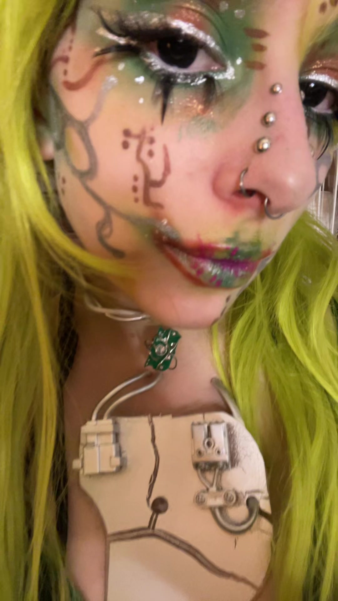 @weirdlywelldressed