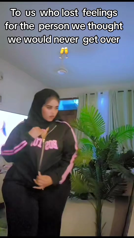 @officialqueencute🥰🤑🥂✅️