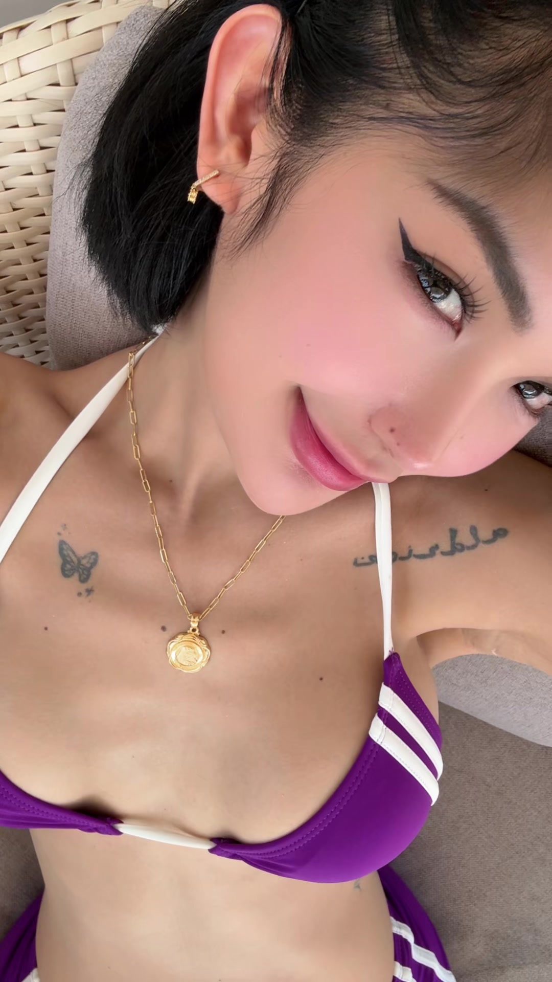 @holly.mo11y