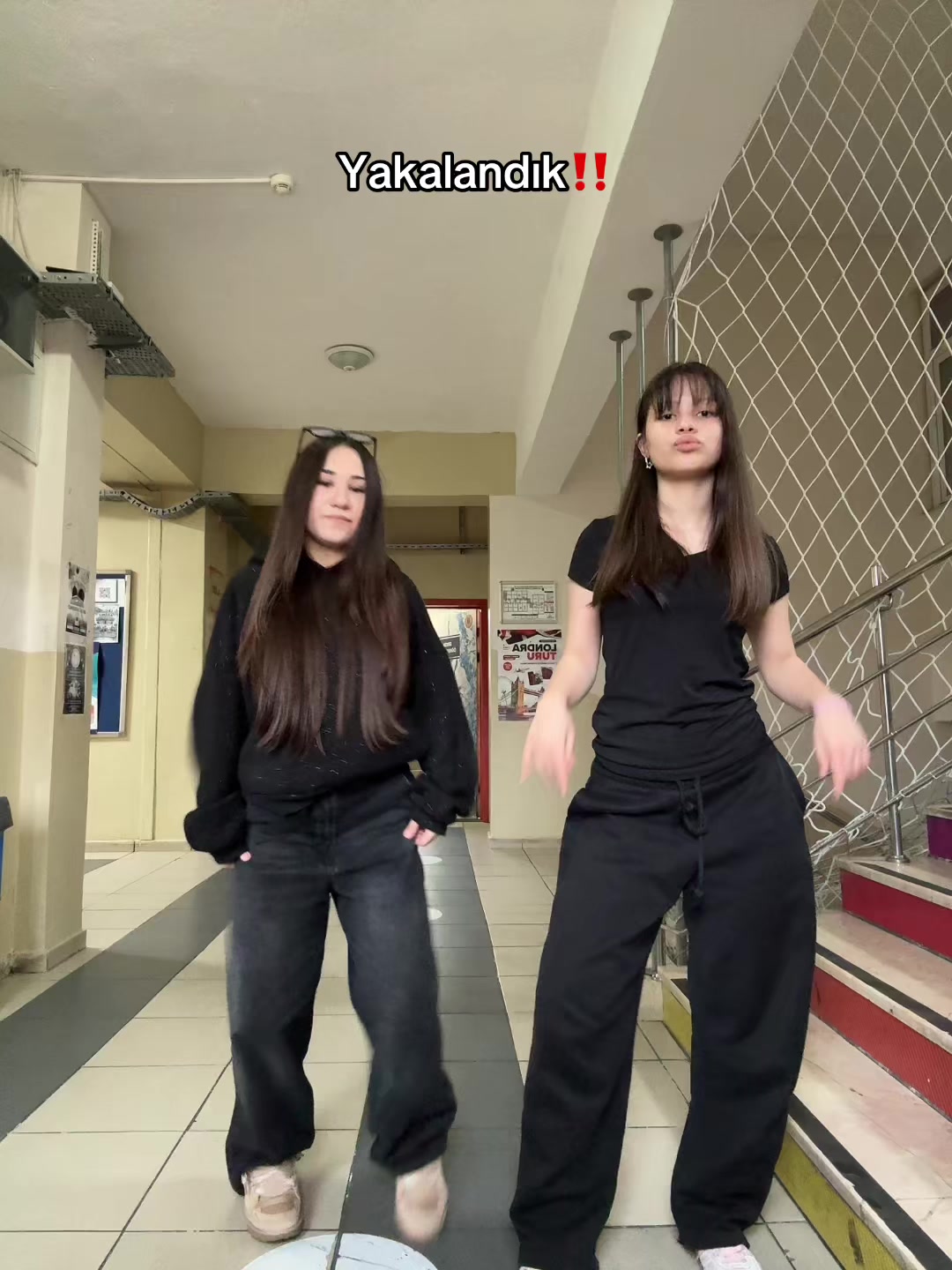 @twoslutss