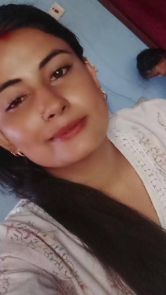 @Naina Kc915