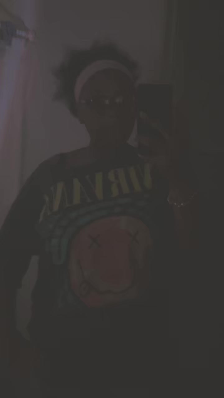 @•