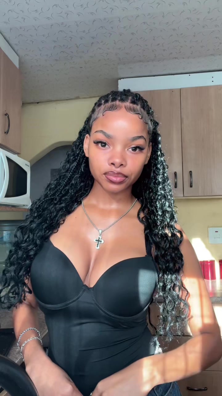 @EMIHLE🫦