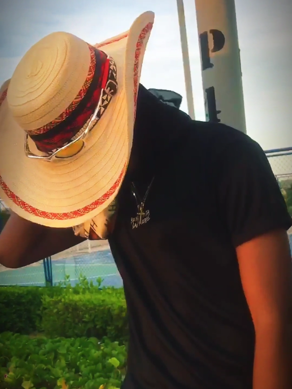 @El Chico Del Sombrero.