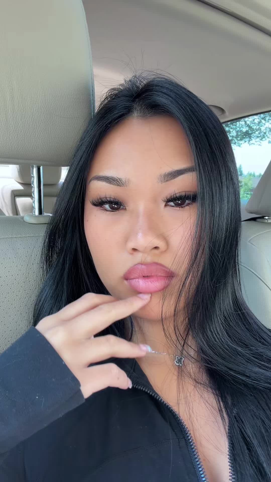 @￶