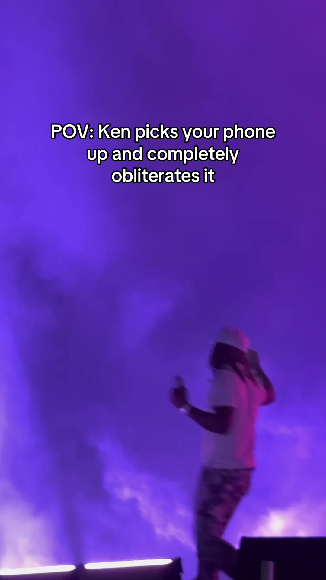 @>:<