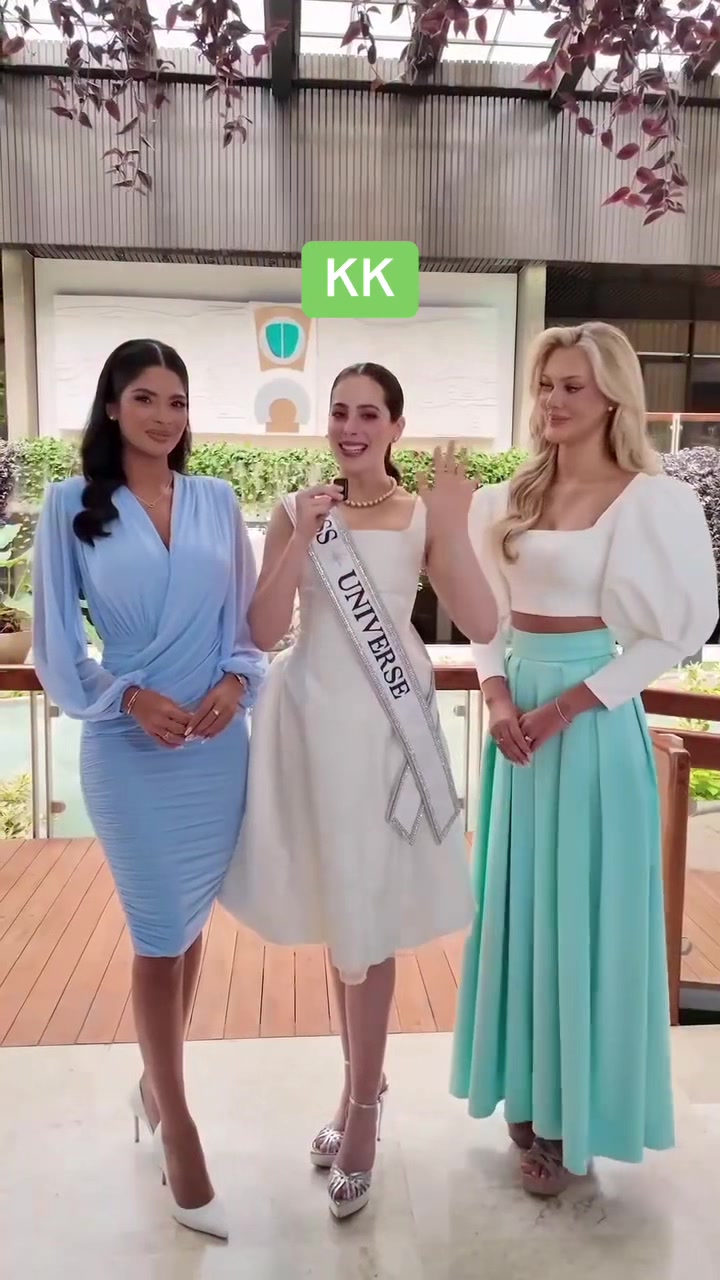 @LatinaUniversal