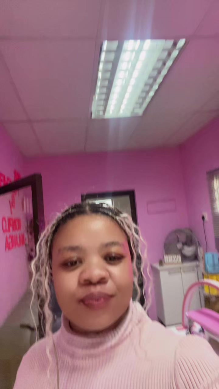 @NompiloMhlangatheNailtech