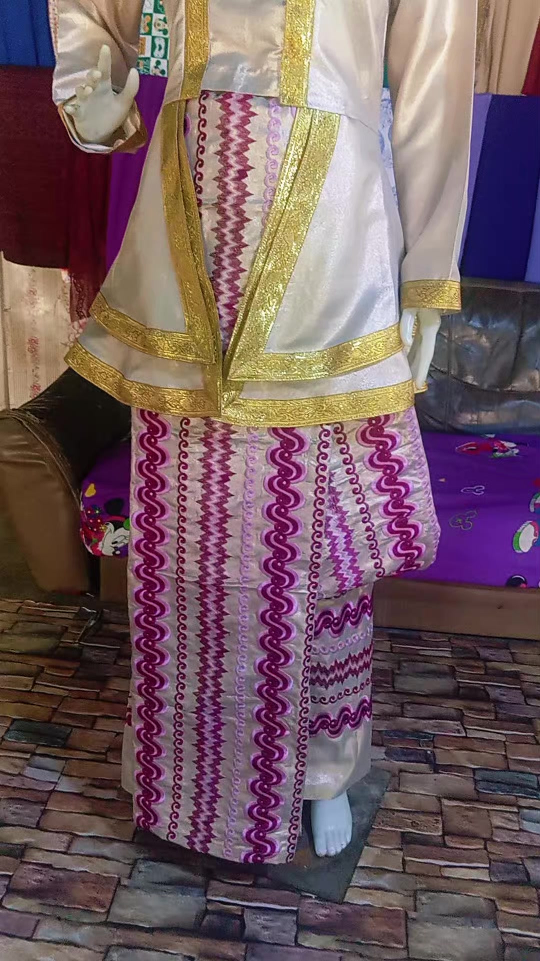 @Designer Thin Moe Aung(အလှဘဏ်)