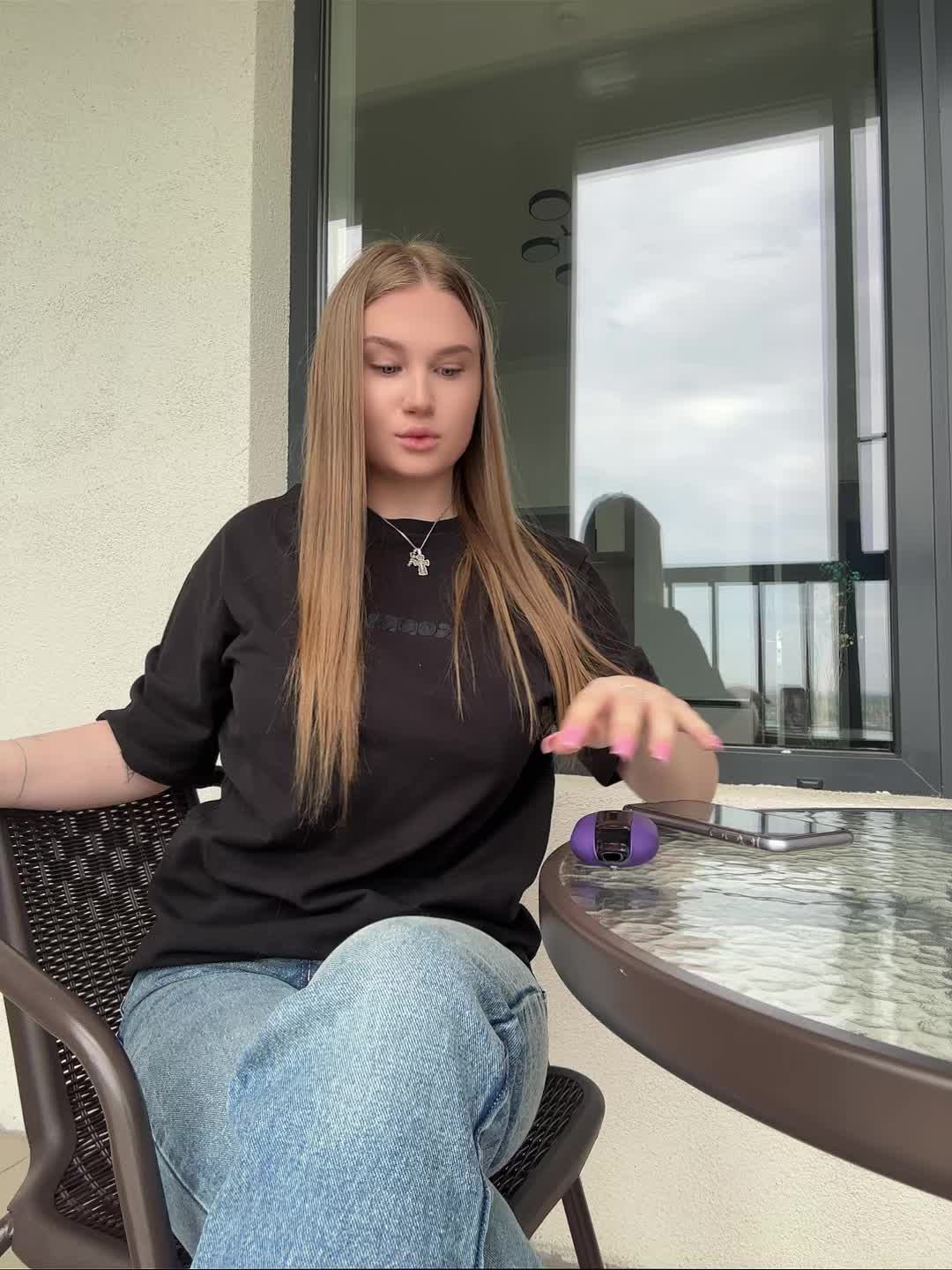 @lil1any