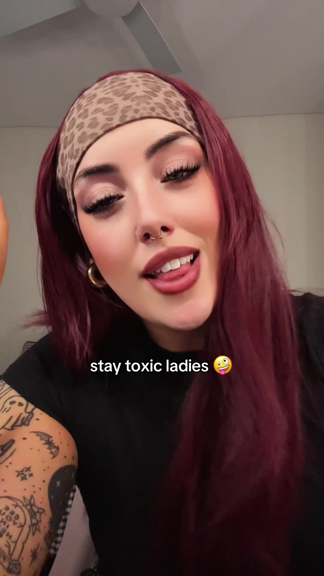 @LEASHBIAN 😈