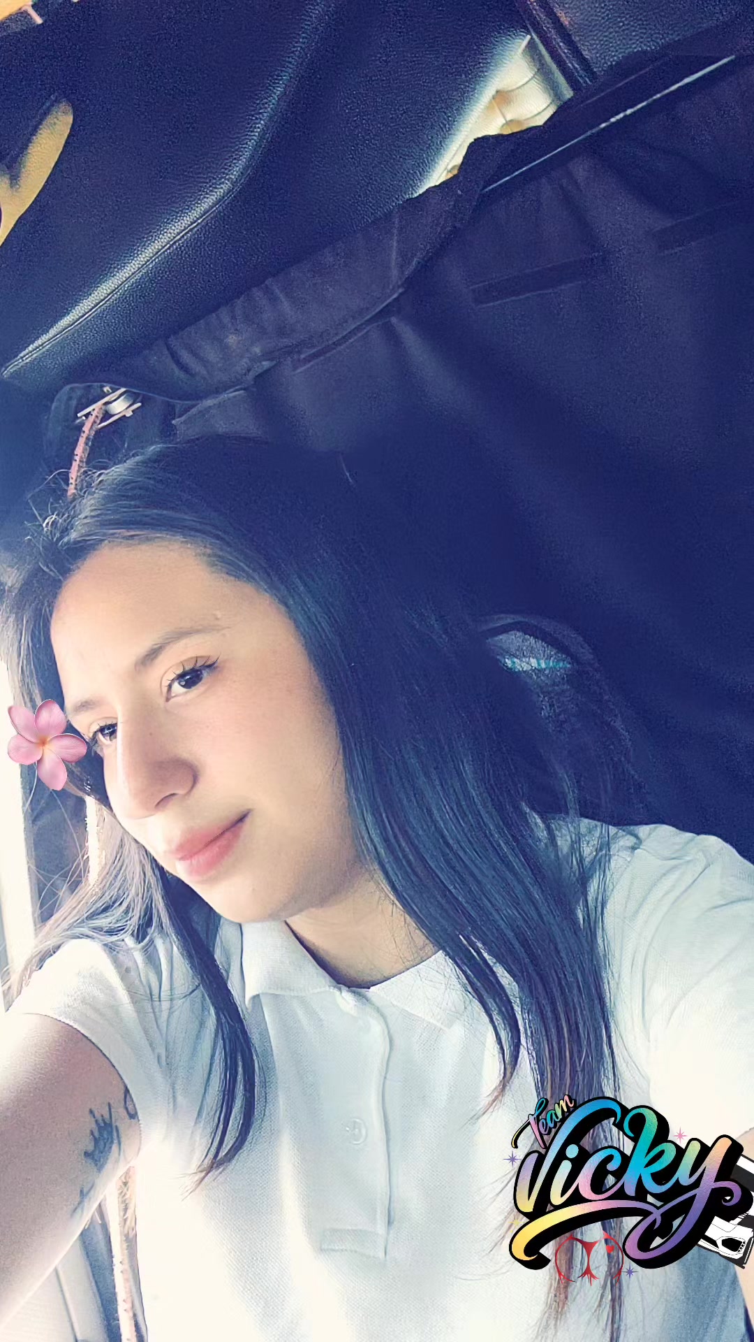 @la vicky 😎