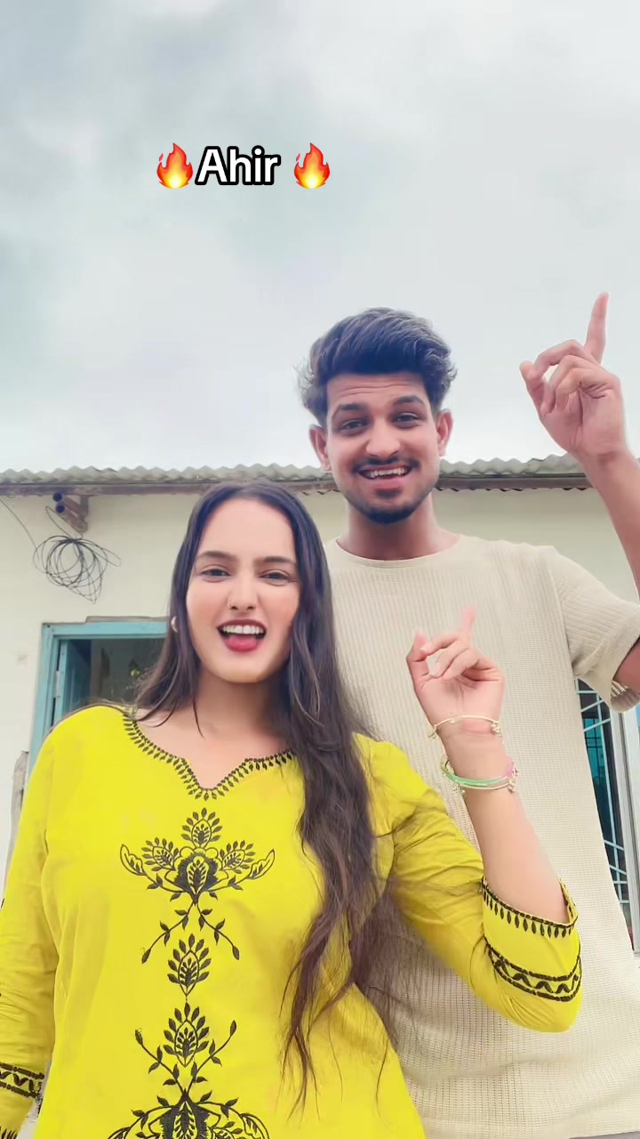 @Yadav girl🔥