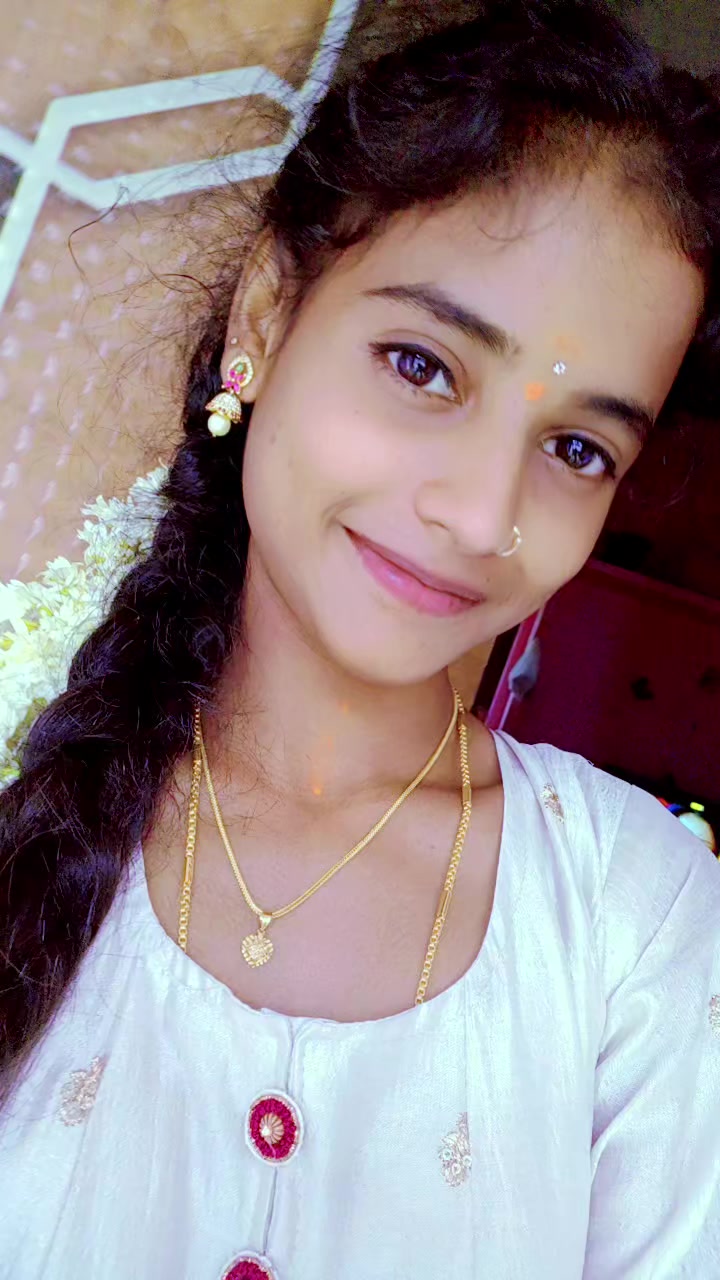 @Smiley queen 👸 ✨️ 💖...