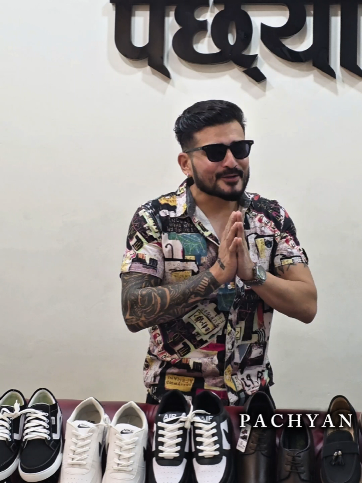 @पछ्याण wears