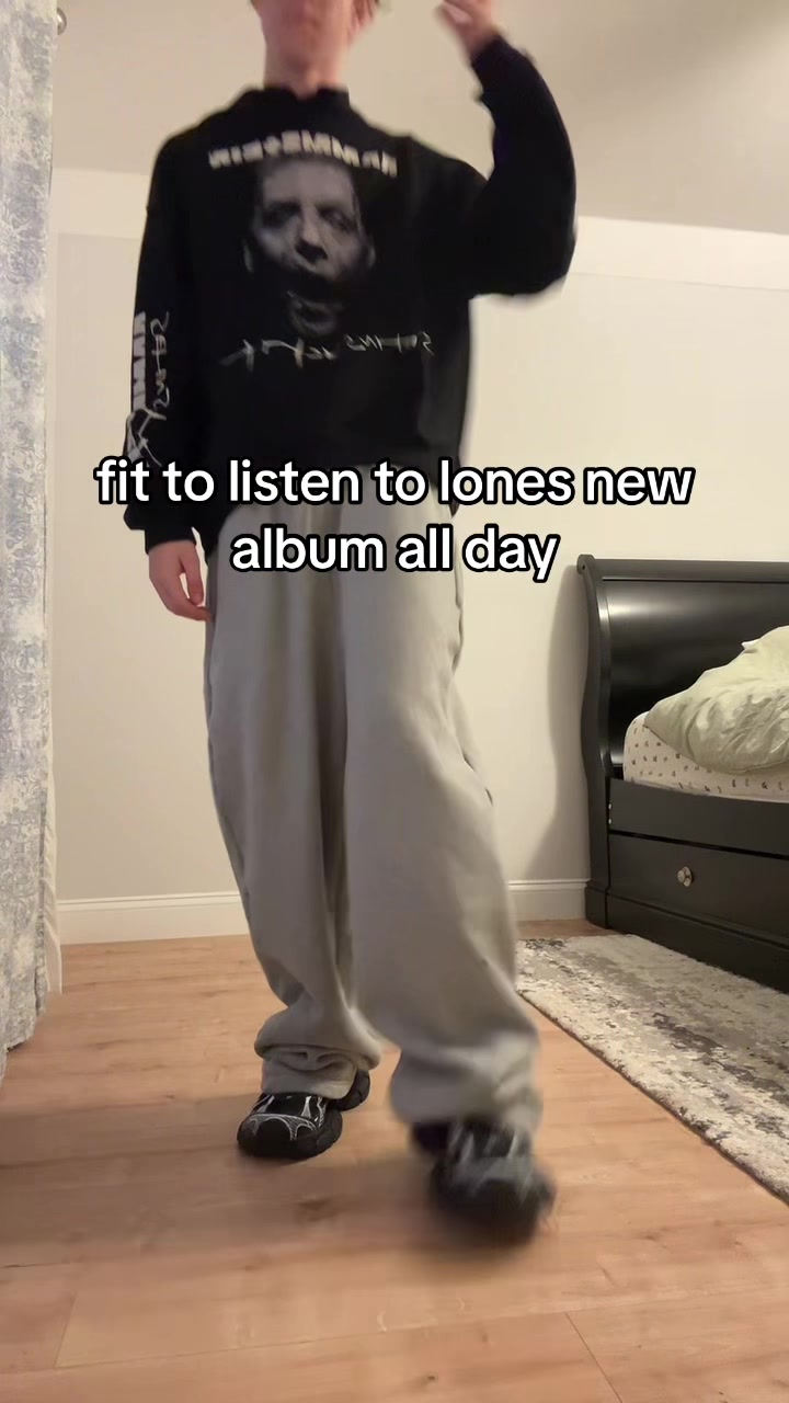 @⛧𐕣