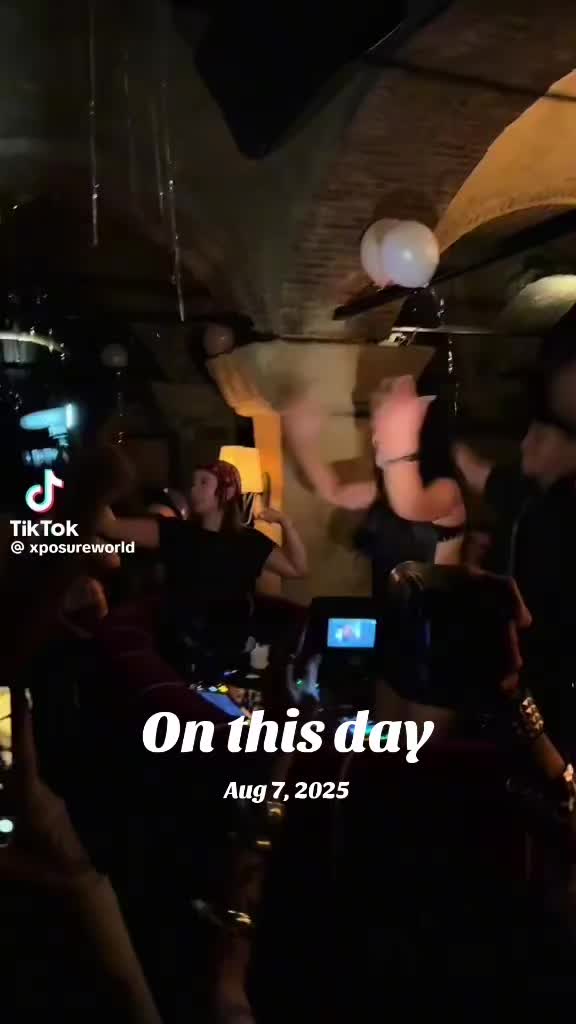 @6arelyfamous