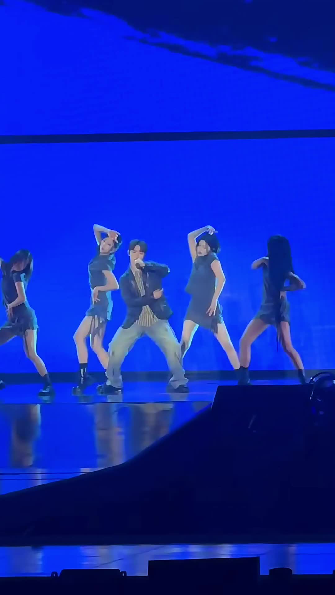 @EXO