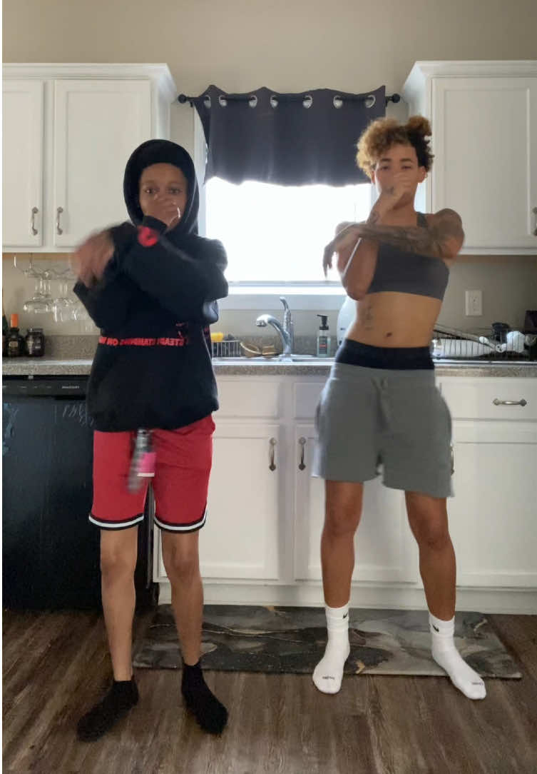 @Ambie🧸