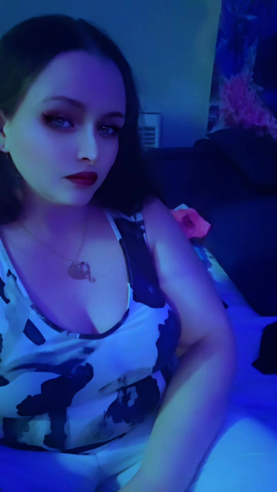 @KimCroft🧸🌹💙🎸🐋🐬🦋😈👻☘️🔥