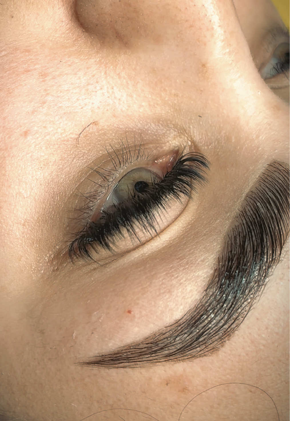 @Victoria | LASH & BROW ARTIST