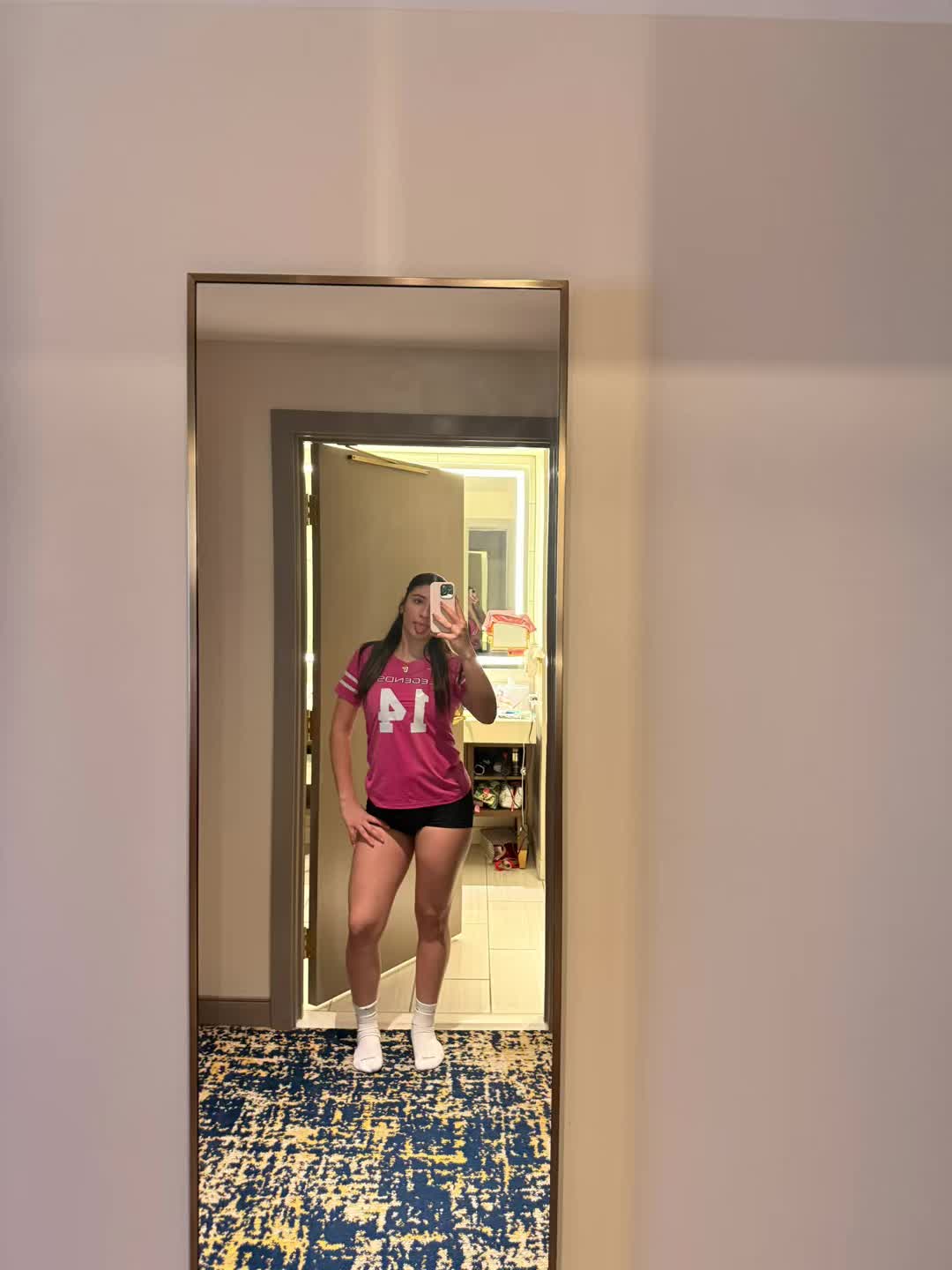 @nicole