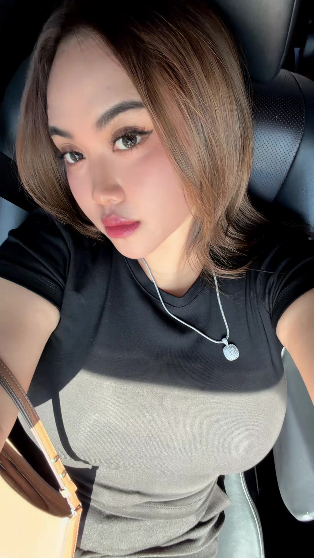 @woshella