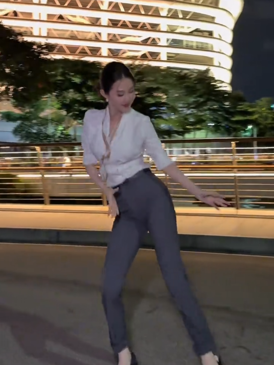 @Sally 雪莉 大笑笑