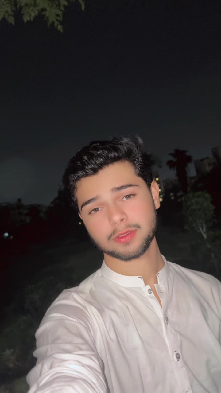 @Awais🐇