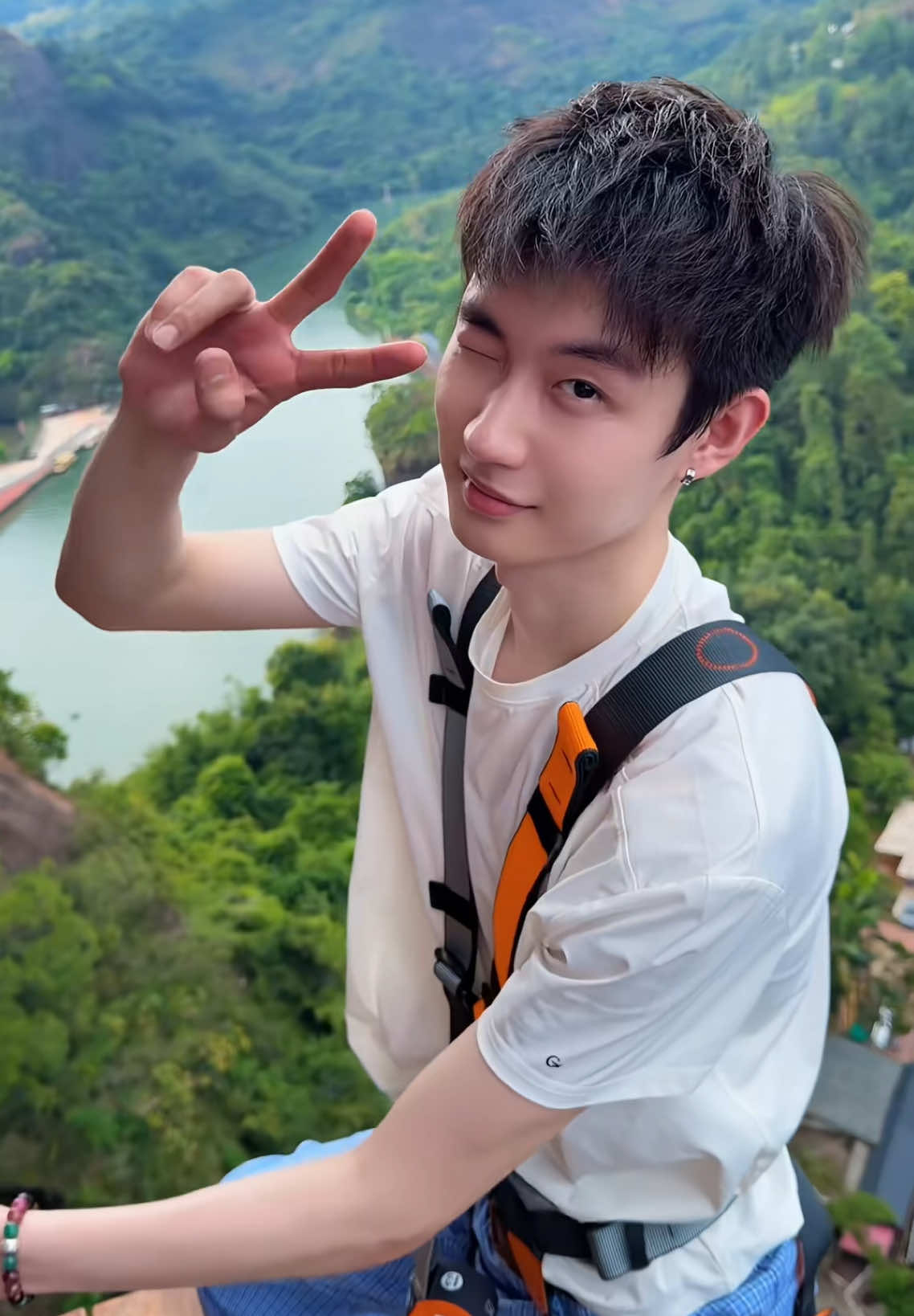 @Ly🌥️