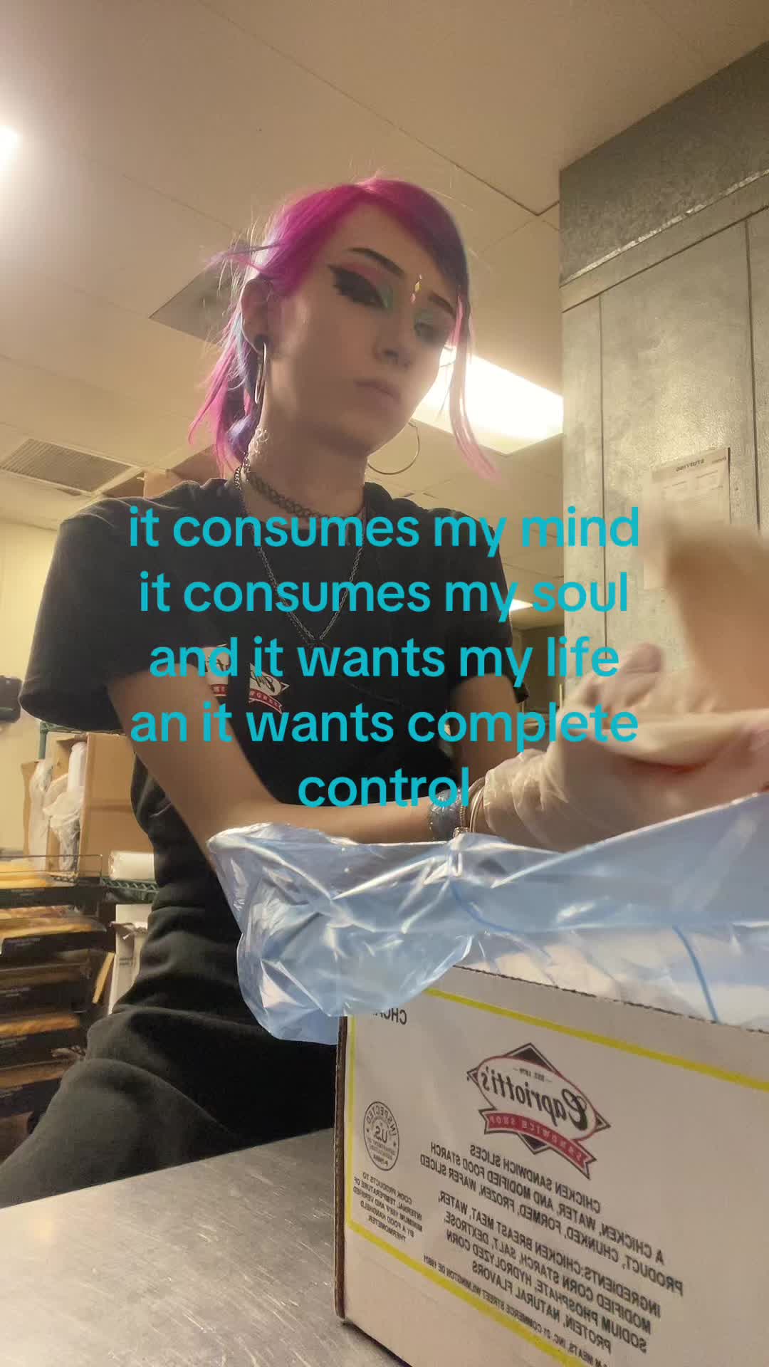 @Weird chick wit pink hair