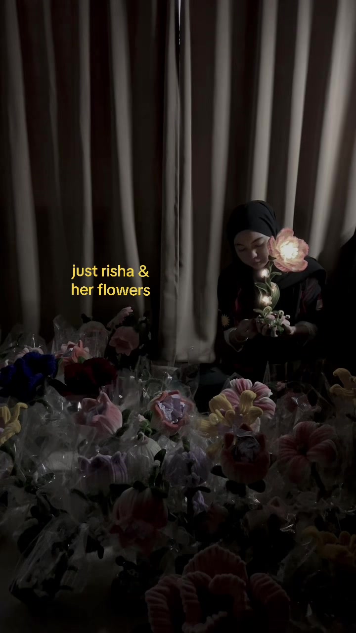 @⋆: ꫂ ၴႅ