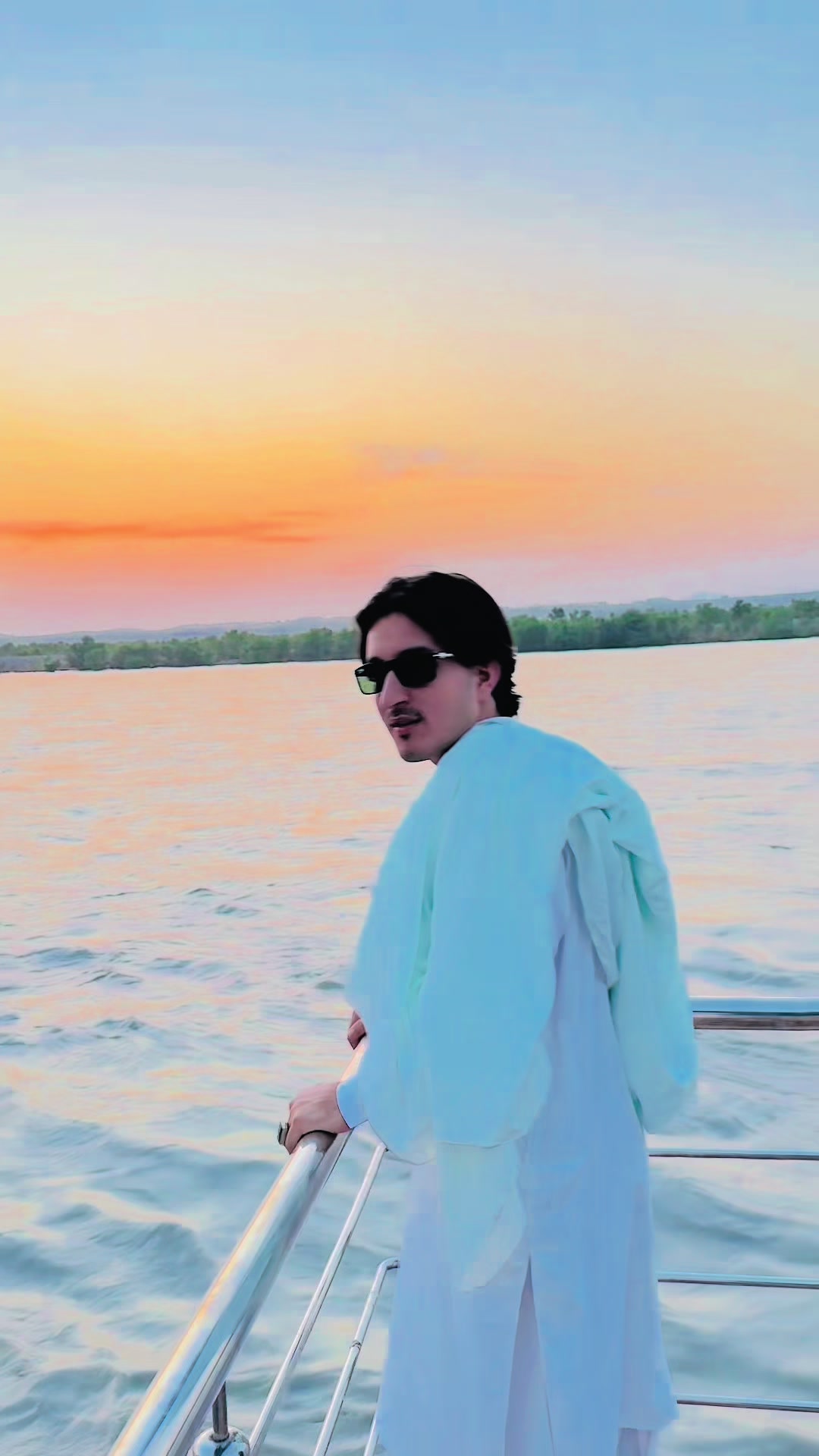 @𝑯𝒂𝒓𝒊𝒔 𝒌𝒉𝒂𝒏 💸