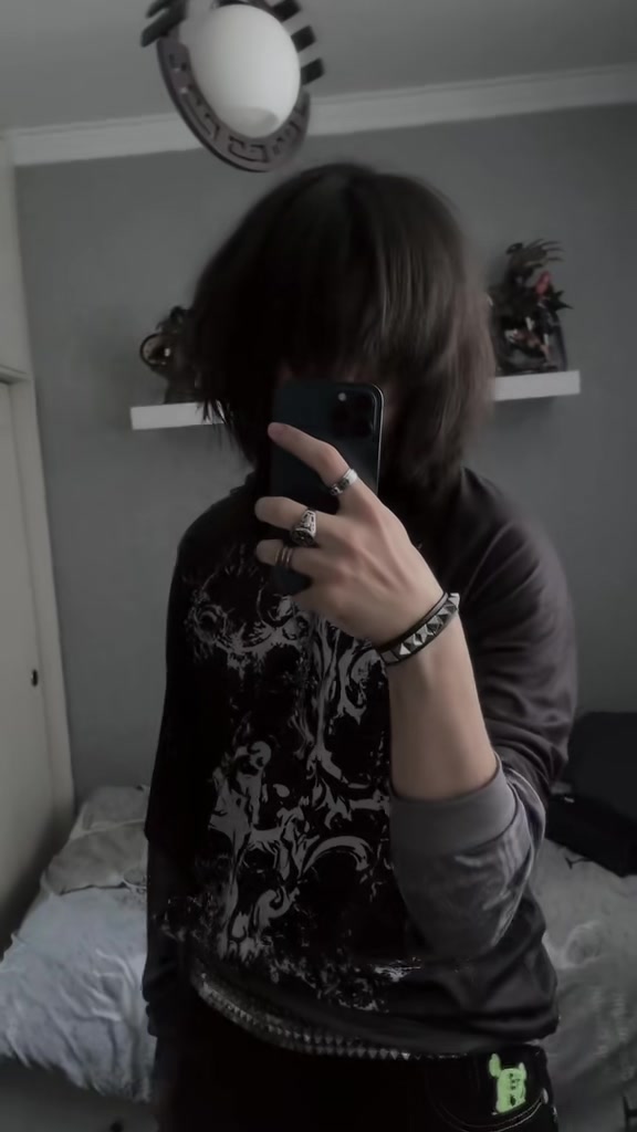 @blooodyravenn
