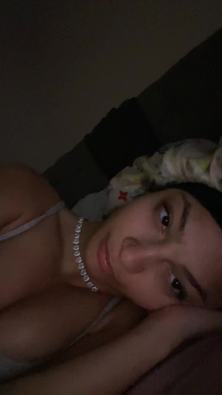 @sumlighskinwitglasses