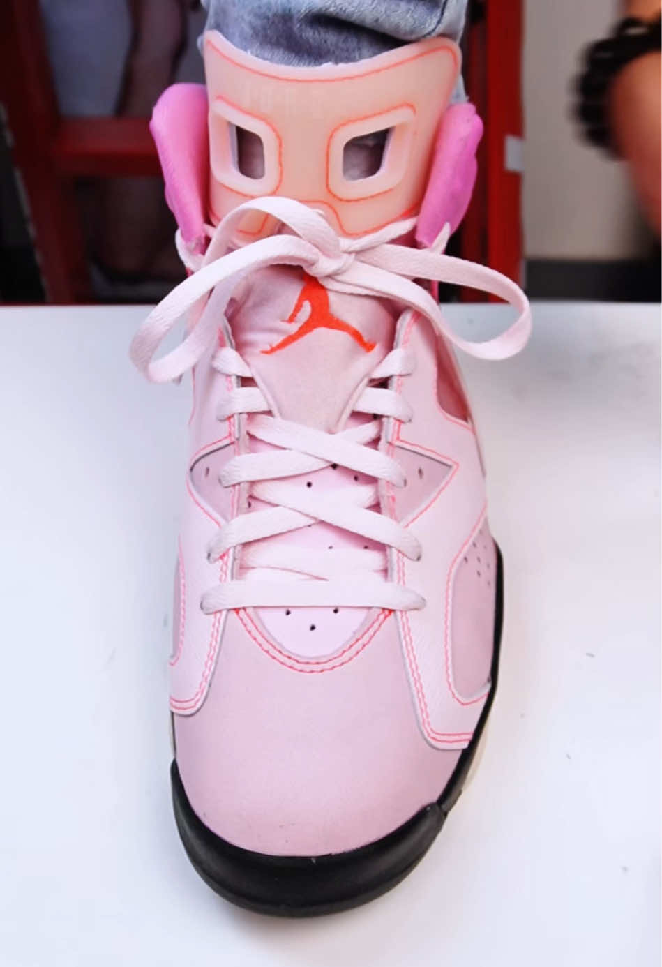 @Lacedsneaker