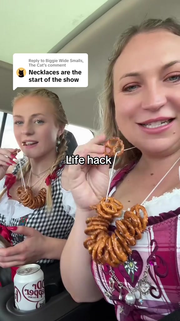 @Hali Holt 🥨