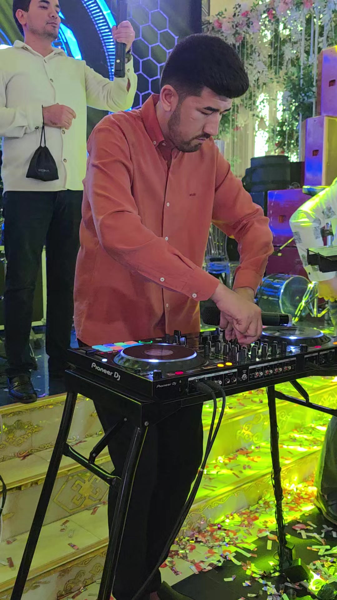 @DJ HeNiX
