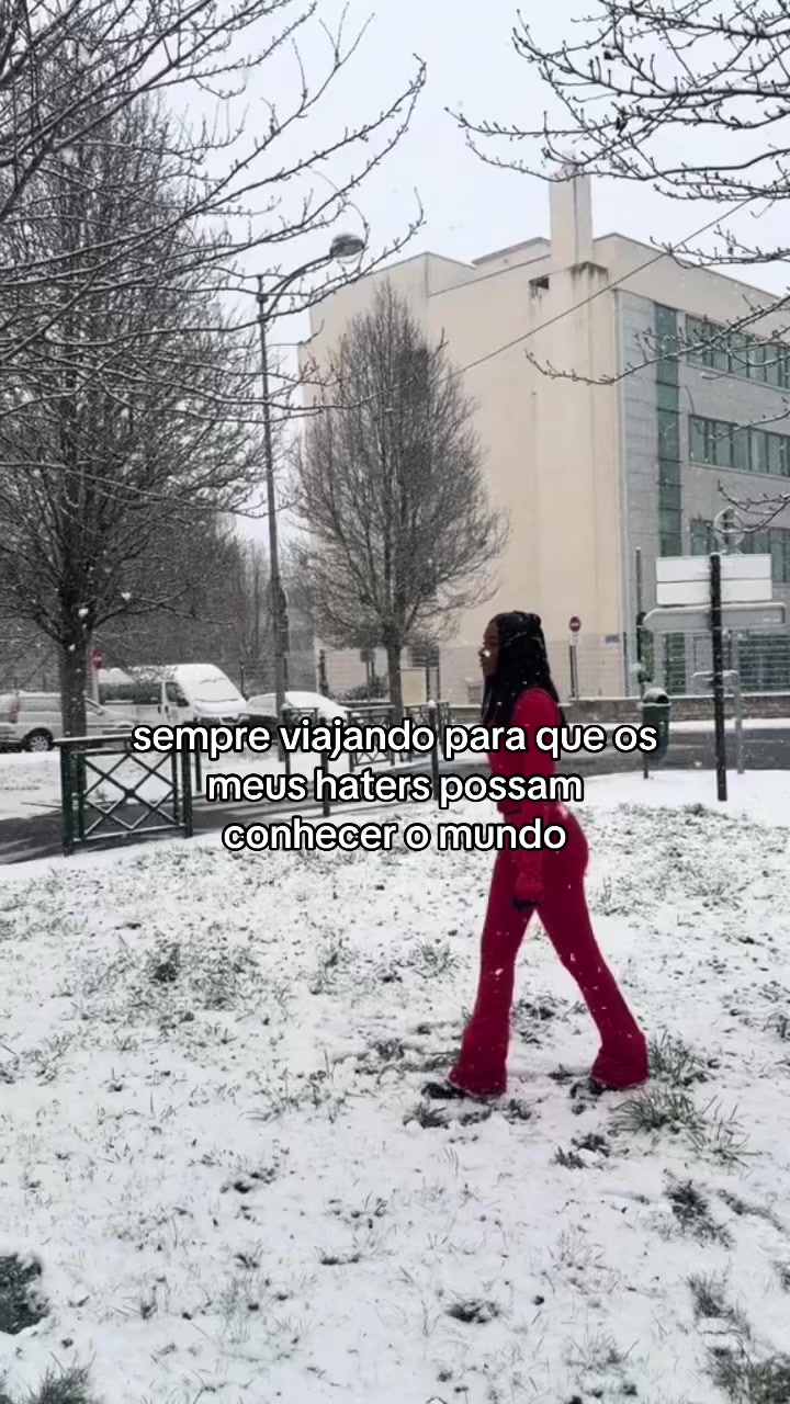@Vict&oacute;ria Simonns