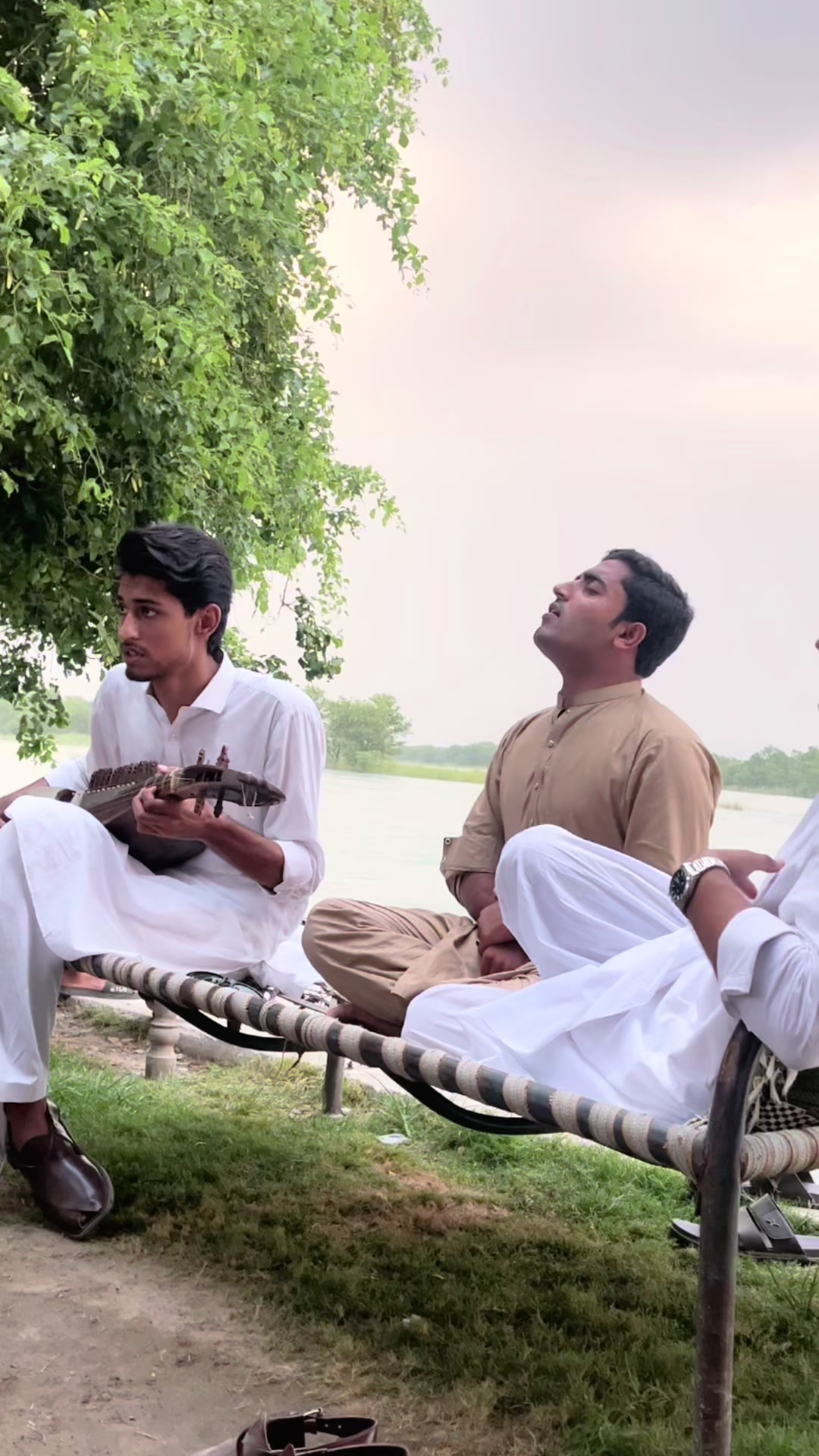 @زروبئ ننگیالے