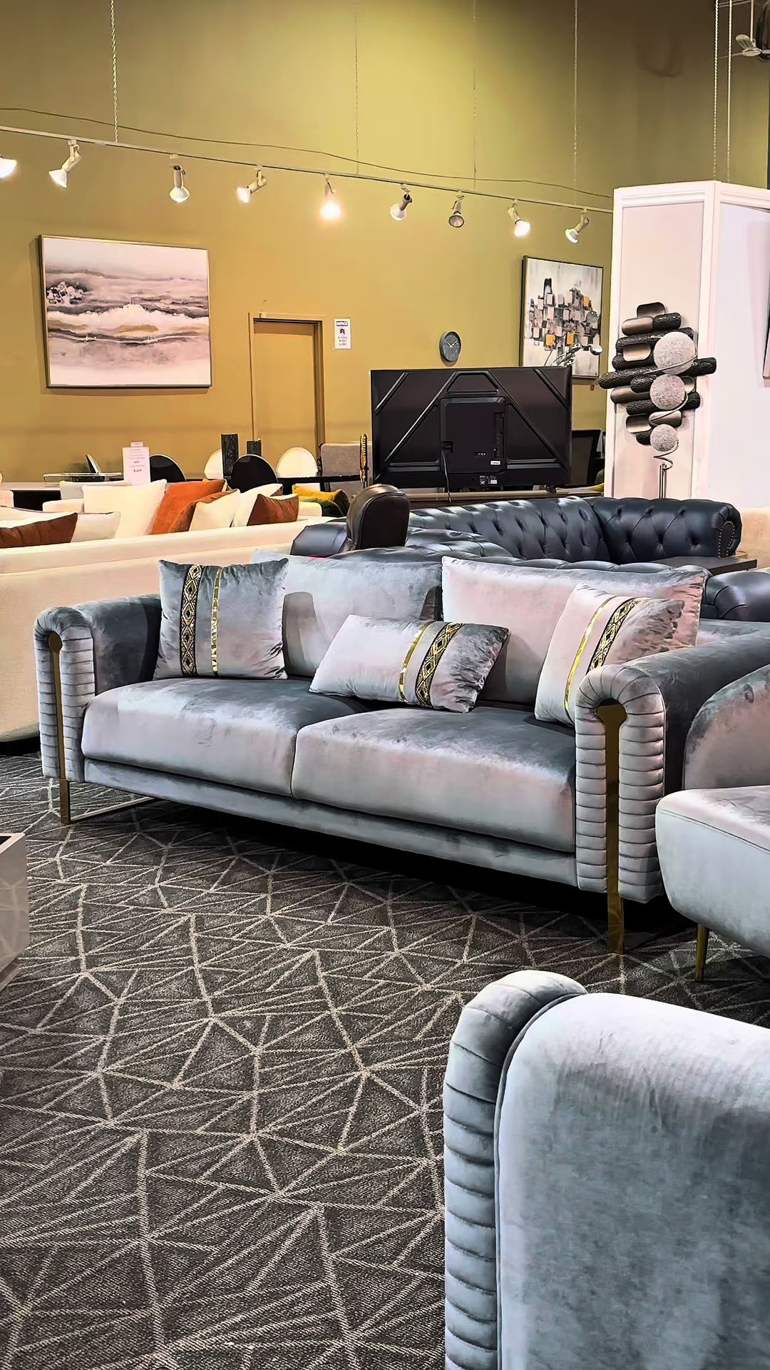 @Royal living furniture