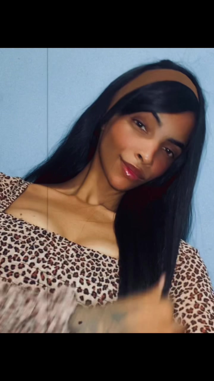@Vit&oacute;ria 🖤