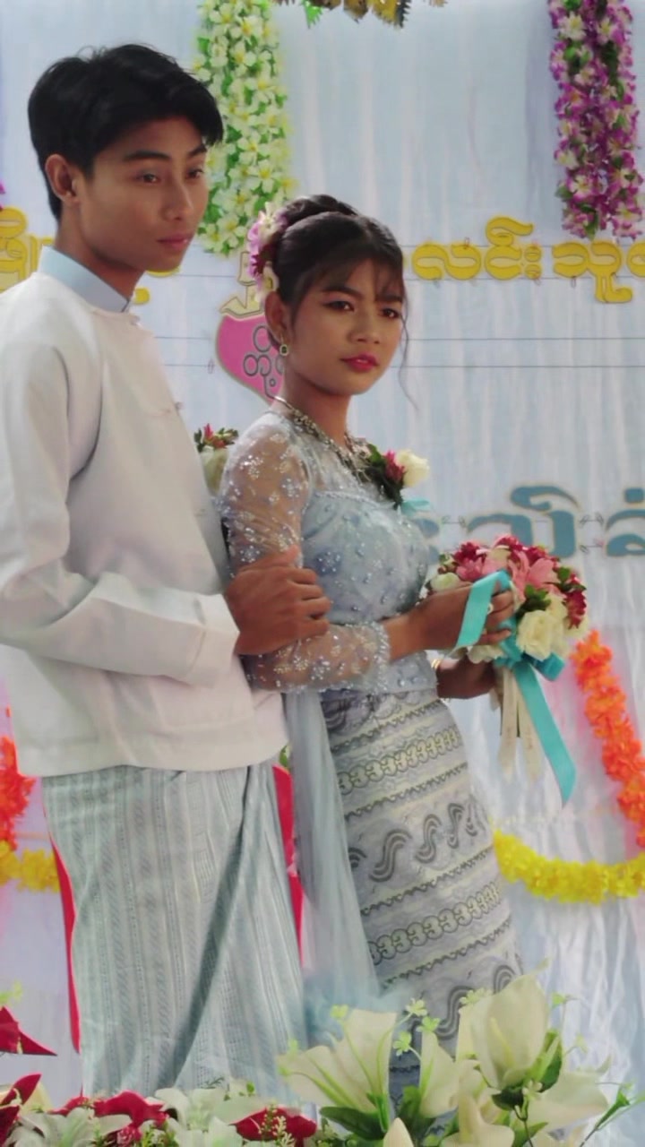 @မိတ်ကပ်ရဲရဲဖီးနစ်