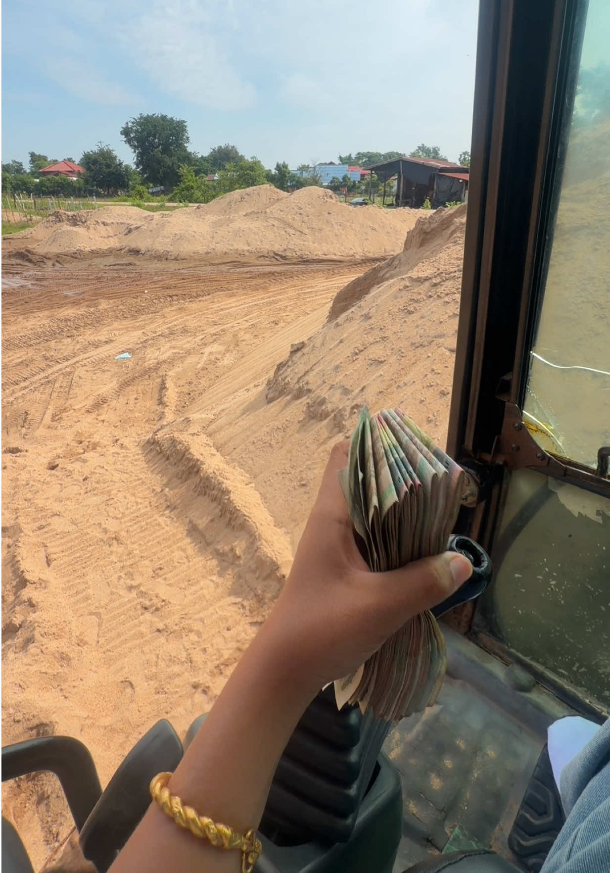 @Aling_(CEOແຮ່~ຊາຍ)