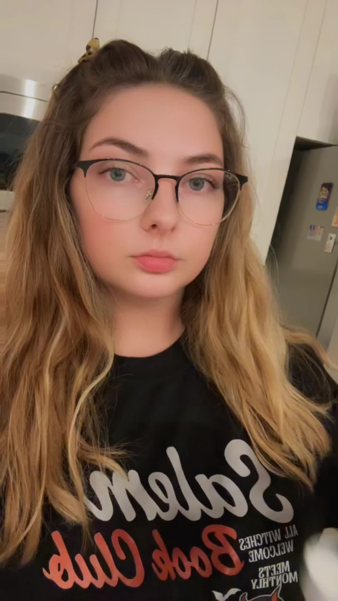 @CourtneyC23_