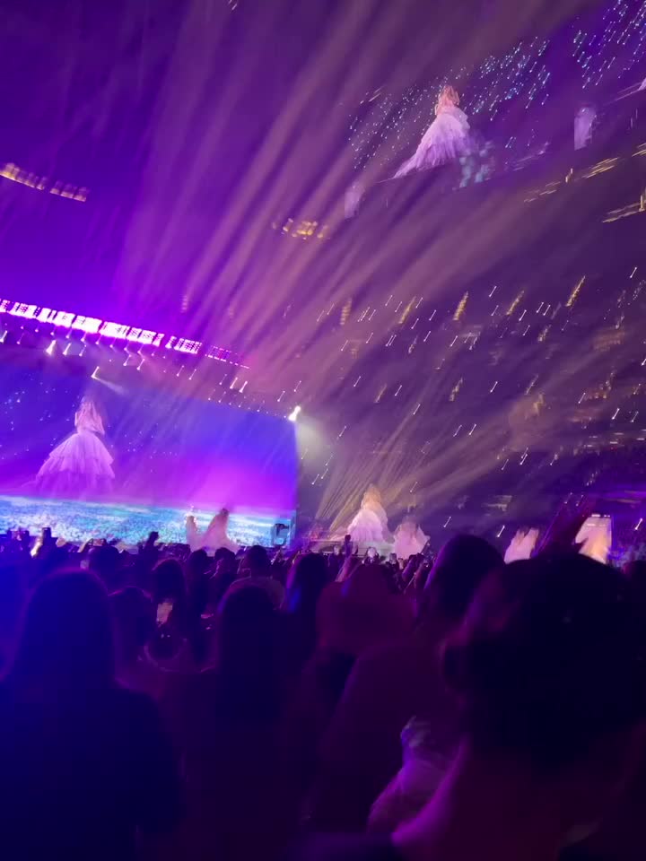 @𓂃꙳⋆videos from the eras tour